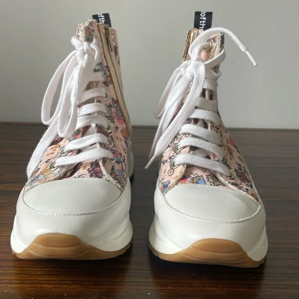 Vaddia #thebrandofthecat floral zip up lace up platform high top sneaker NWOT
